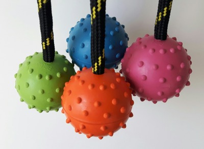 Gumowa piłka dla psa ze sznurkiem z serii Rubber
